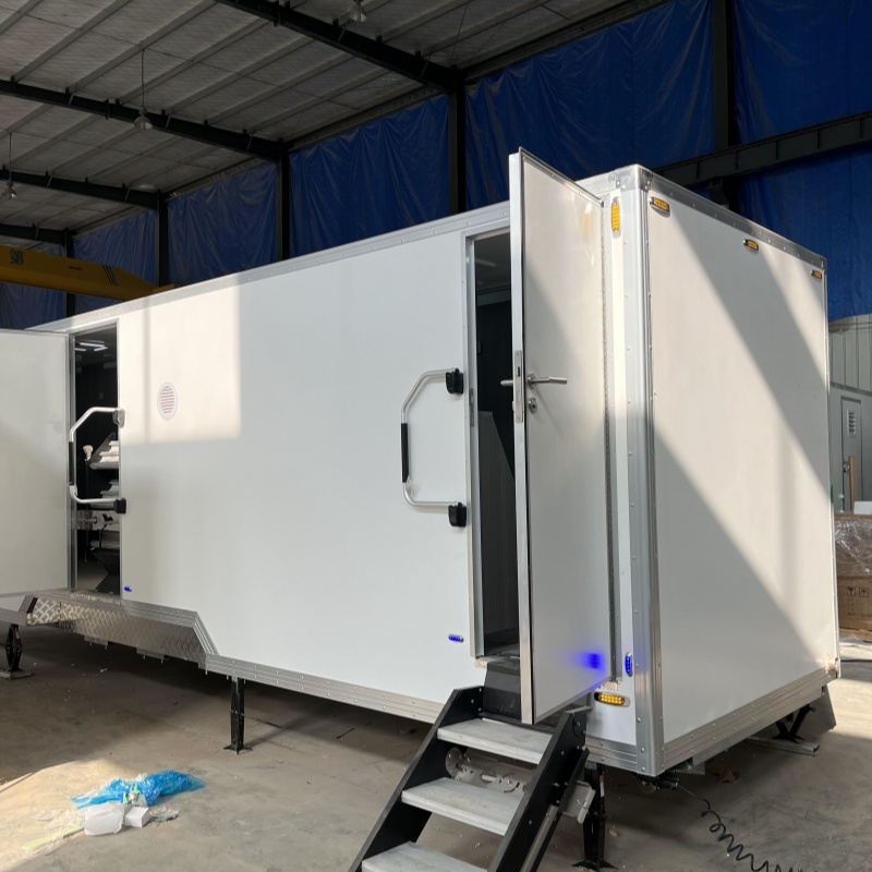Large-space white toilet trailer, a convenient and mobile multi-person toilet hub