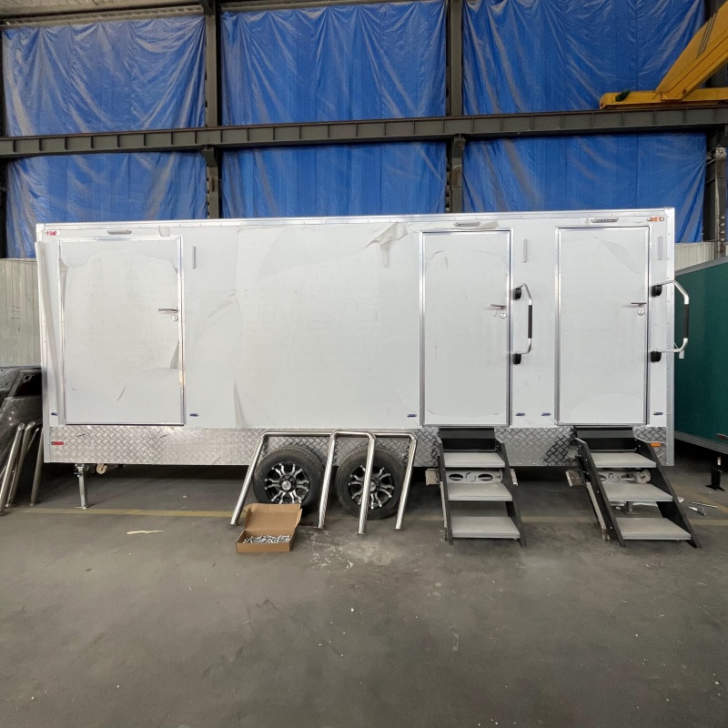 The multi-door barrier-free design of the mobile toilet for the disabled makes it convenient and suitable for outdoor use