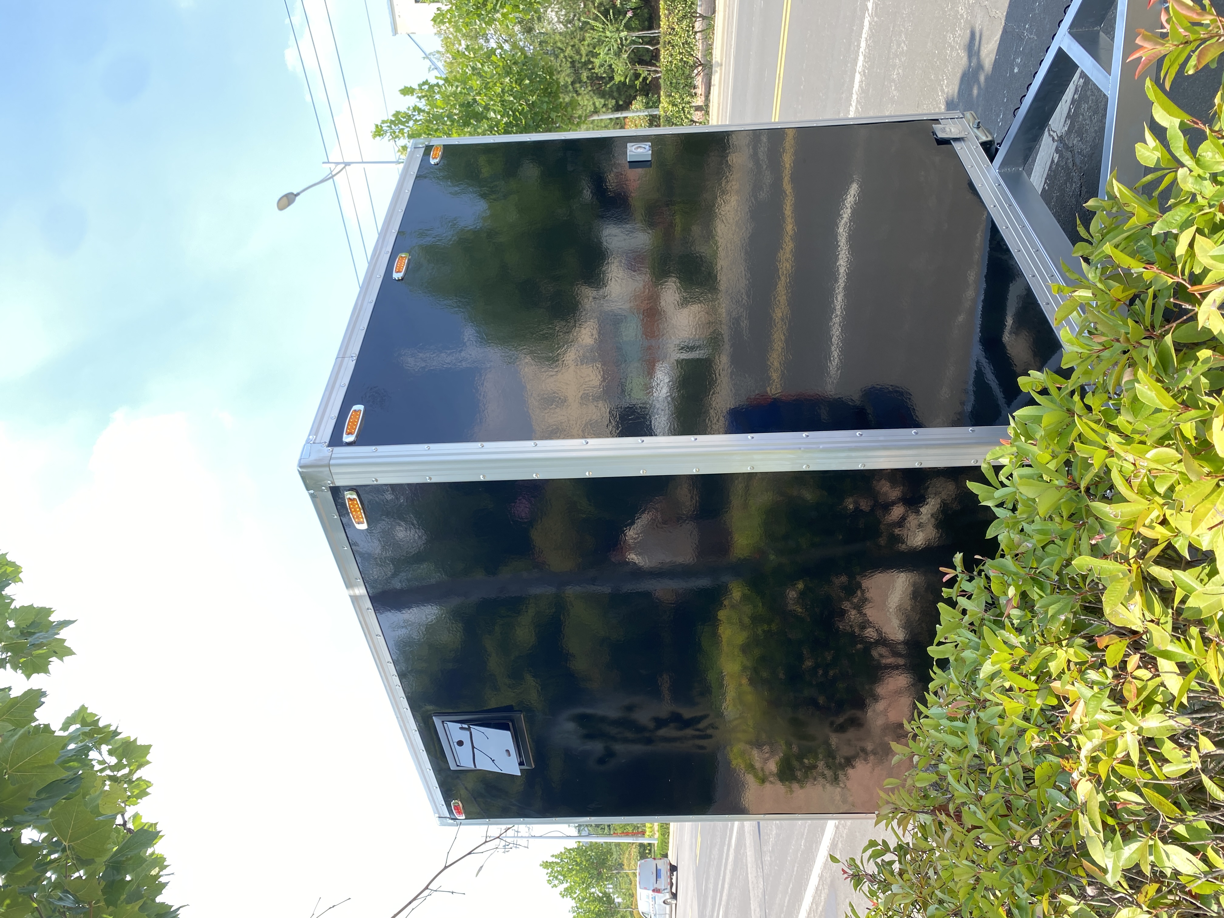 Mobile toilet trailer, double toilet stalls, convenient step, outdoor emergency sanitation facilities
