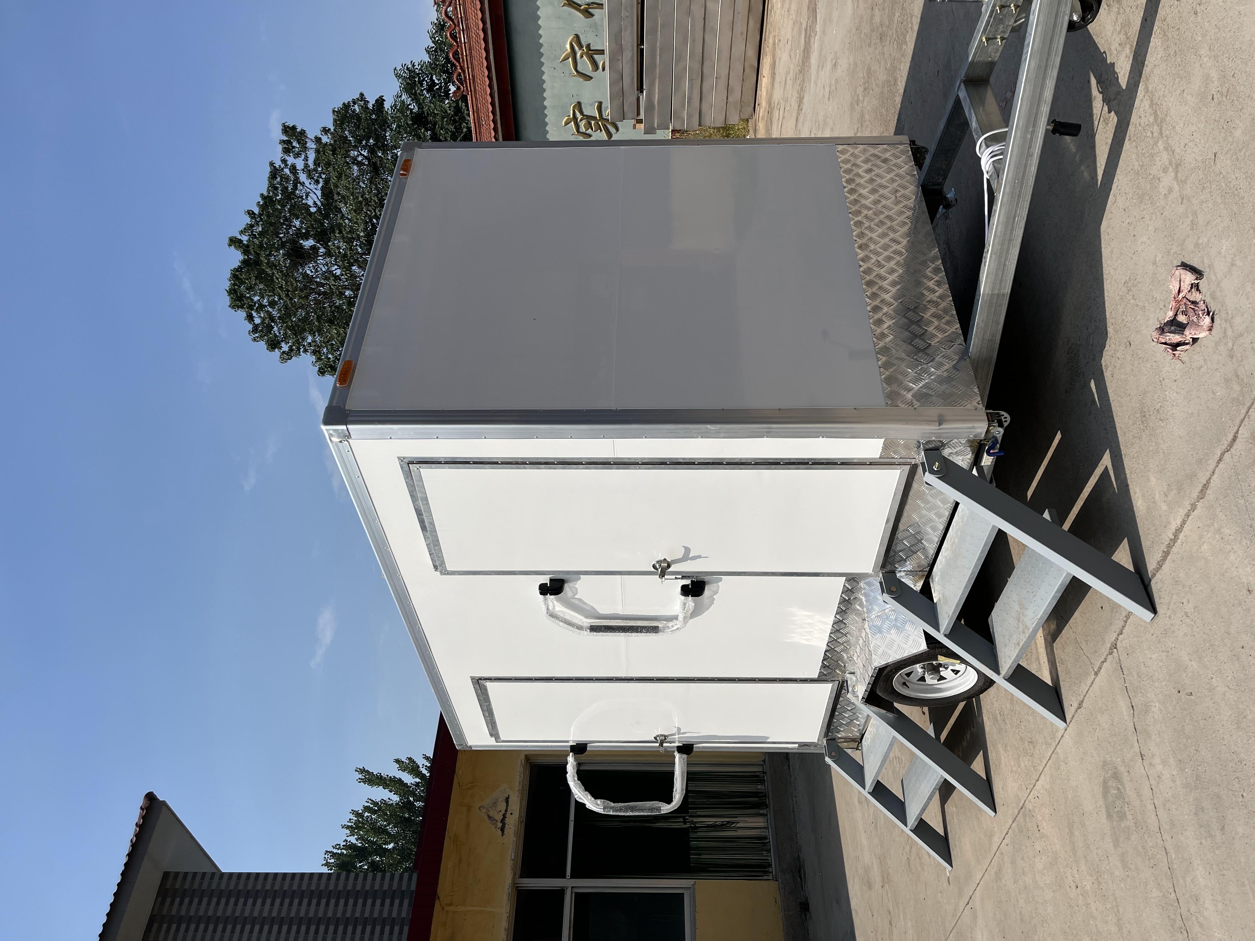 A portable double-seat toilet that can be dragged and hung, a convenient outdoor bathroom