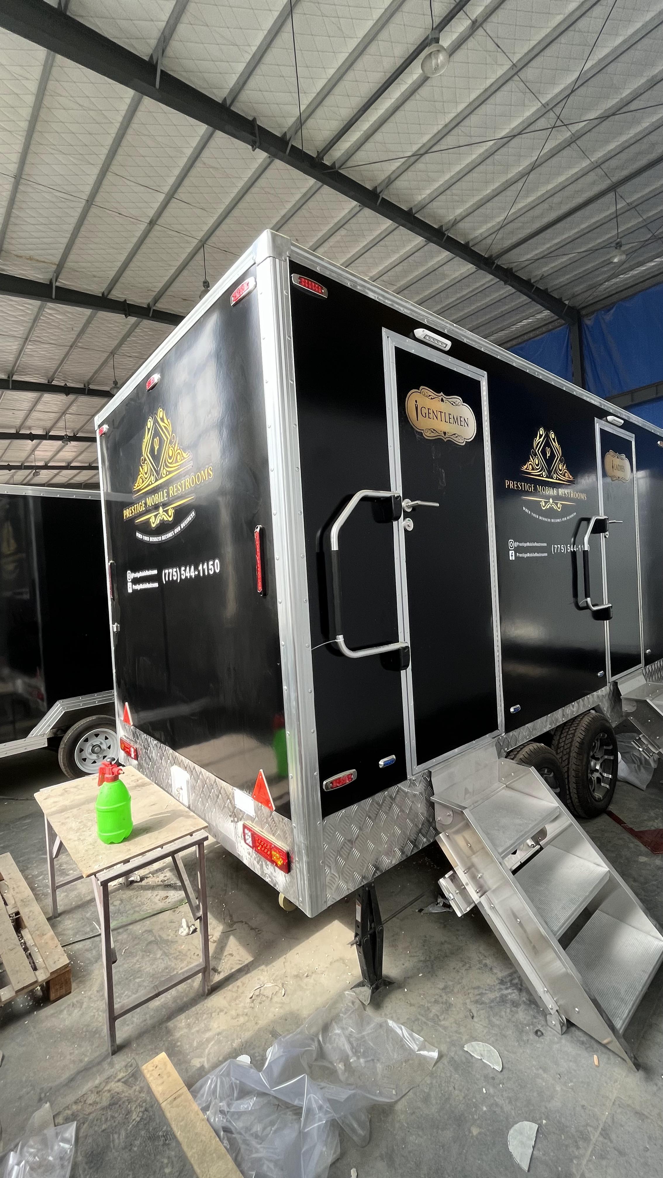 High-end black mobile toilet, creating an elegant and convenient toilet experience
